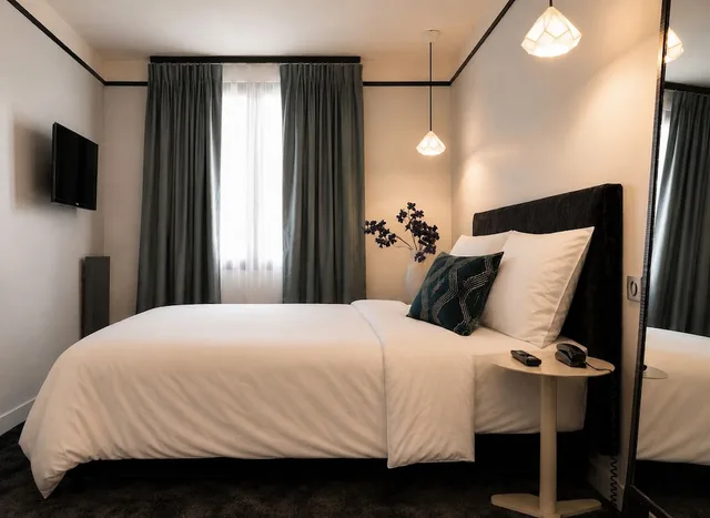 غرفة سوبيريور بسرير كوين، L Hotel 2/4
