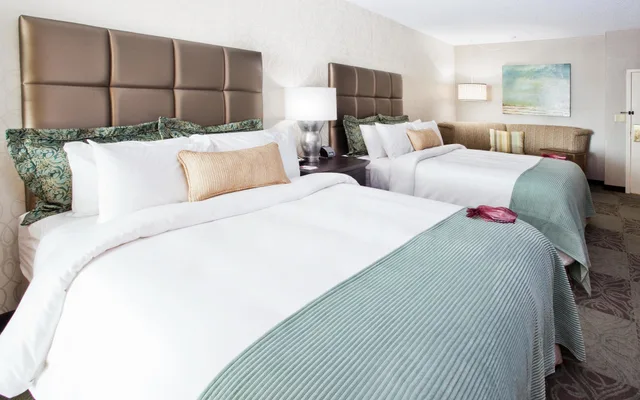 غرفة قياسية بسريرين كوين، CROWNE PLAZA CHARLESTON AIRPORT CONV CTR 2/4
