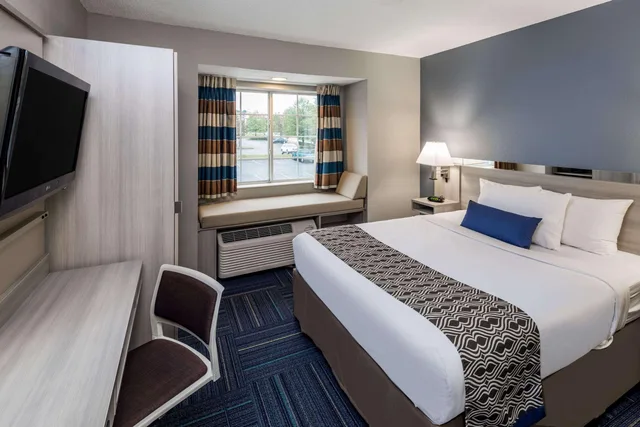 غرفة بسرير كوين، Microtel Inn & Suites by Wyndham Greenville / Woodruff Rd 1/5