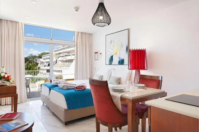 Deluxe Terrace Room Sea or Pool View 2pax، Muthu Clube Praia Da Oura 5/9
