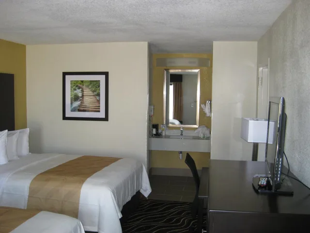 غرفة بسريرين كوين للمدخنين، Quality Inn West Fort Worth, TX 9/10