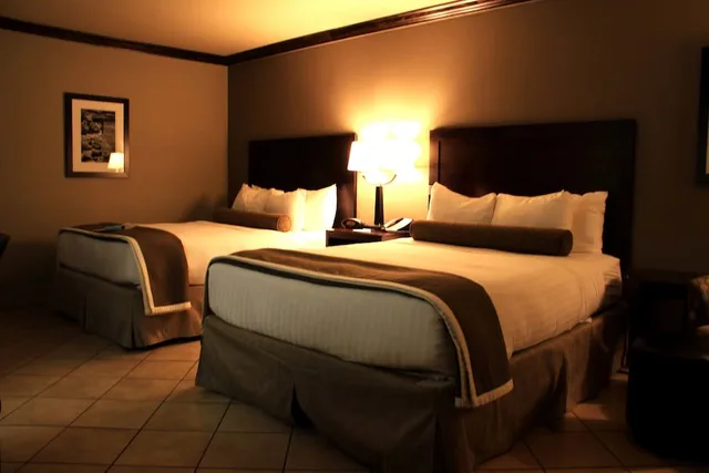غرفة قياسية بسريرين كوين يُسمح فيها بالحيوانات الأليفة، Best Western Plus Raton Hotel 3/7