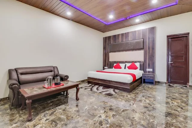 Deluxe, Hotel Himdhara 1/2