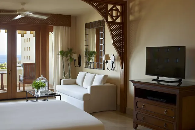 غرفة بريميير بسرير مزدوج بإطلالة على البحر، Four Seasons Resort Sharm El Sheikh 1/1