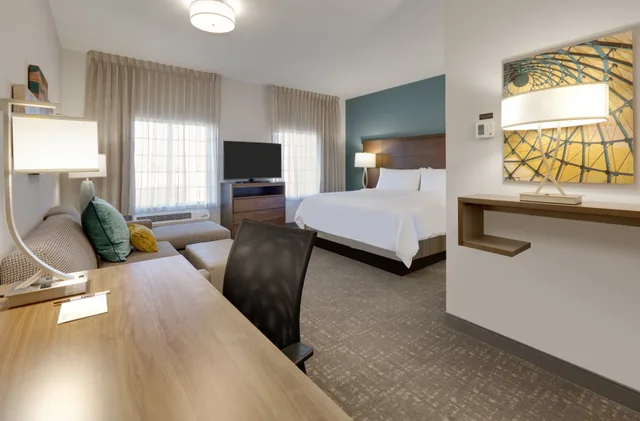 جناح استوديو بسرير كينج، STAYBRIDGE SUITES OKLAHOMA CITY - DOWNTOWN 1/5