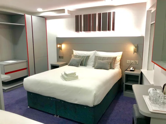 غرفة ثلاثية، Ilford Hotel Goodmayes 5/10