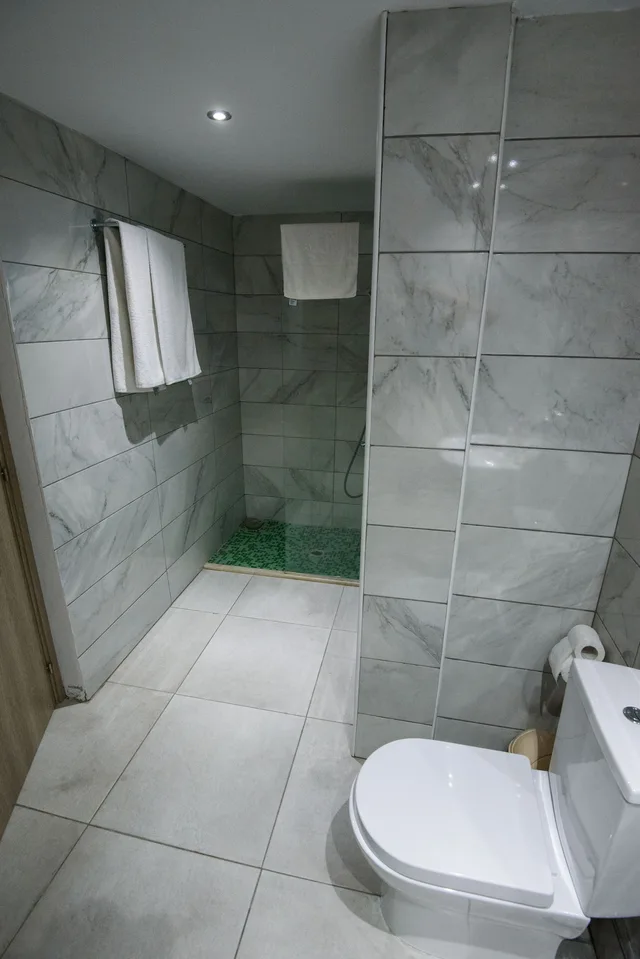 غرفة بسريرين منفصلين بإطلالة على المسبح مع أريكة، Annex Apartments 9/10