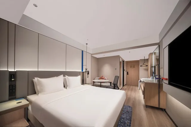 غرفة قياسية بسرير كينج، Holiday Inn Express Qingdao Downtown by IHG 1/4