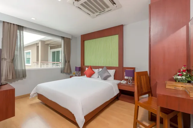 جناح بسرير كينج وسريرين منفصلين بإطلالة على المسبح بغرفتي نوم، Elite Suites Patong 7/10