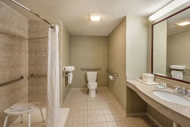 جناح بسرير كينج، Quality Inn and Suites Fishkill South Near I-84 10/10