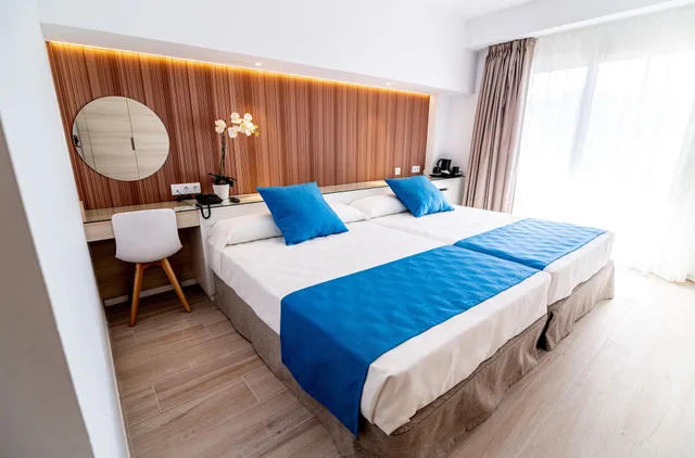 غرفة قياسية بسريرين مزدوجين بشرفة، Rosamar Hotel 2/3