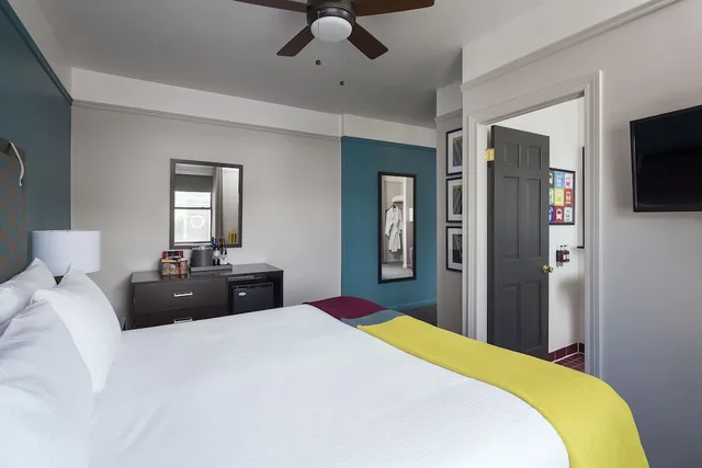 جناح بسرير كينج مع أريكة، City Suites Hotel 1/2
