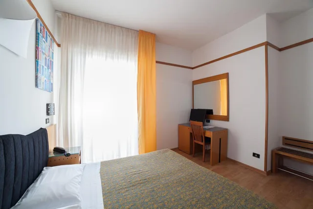 Room, Queen Bed, St Gregory Park 1/8