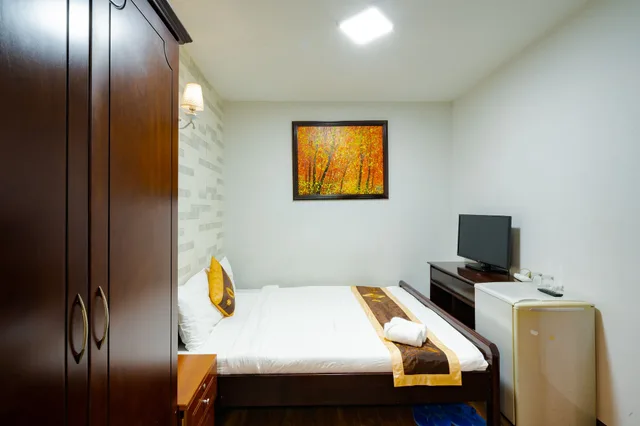 Standard, Double Bed, No Window, Saigon Amigo Hotel 2/3