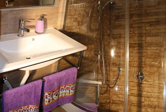 غرفة بسرير مزدوج بحمام خاص، B&B Shelisa 2/2