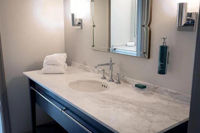 جناح بسرير كينج مع أريكة، Hilton Orrington / Evanston 5/7