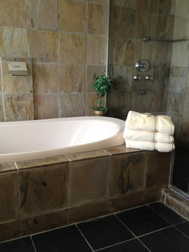 جناح بشرفة، The Belvedere Inn & Restaurant 3/3