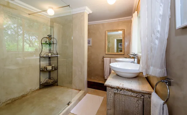 Family Suite, Garden, 2 Double Beds، Khaya Ndlovu Manor House 5/8