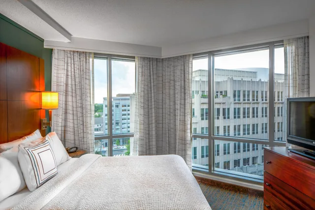 1 Bedroom, Suite, King Bed, Sofa, Residence Inn by Marriott Arlington Courthouse 1/7