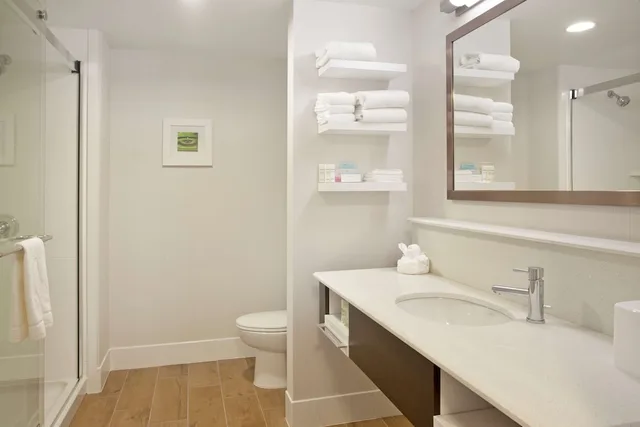 غرفة بريميوم بسرير كينج، Hampton Inn and Suites Minneapolis Downtown 6/7