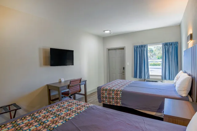 2 Full Beds Non-Smoking، Sunrise Inn by OYO Titusville FL 5/8