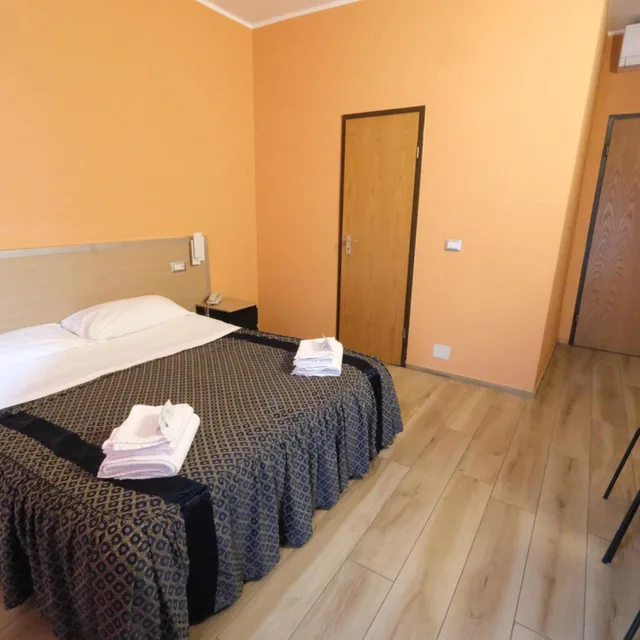Room, Double Bed, Hotel Lugano 8/10