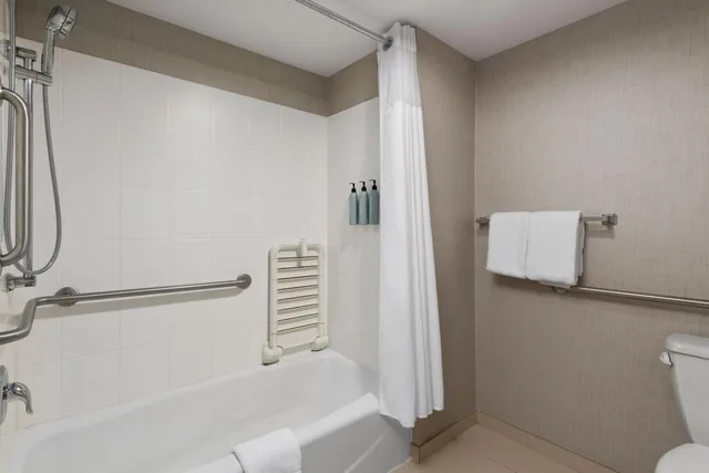 جناح بسرير كينج بغرفتي نوم، Residence Inn Mt Laurel At Bishop S Gate 4/6