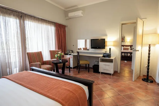 غرفة متصلة عائلية بسرير كوين وسريرين منفصلين بإطلالة على الحديقة بغرفتي نوم، Haile Resort Hawassa 3/9