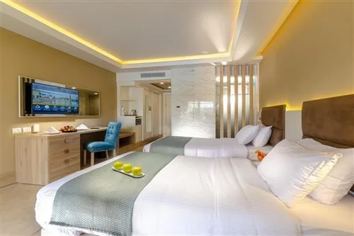 Swim Up, Double or Twin Bed، Hotel Titanic Royal 1/2