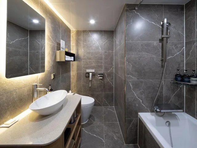 Fitness, Deluxe, King Bed, Indoor Pool، Enford Hotel 3/3