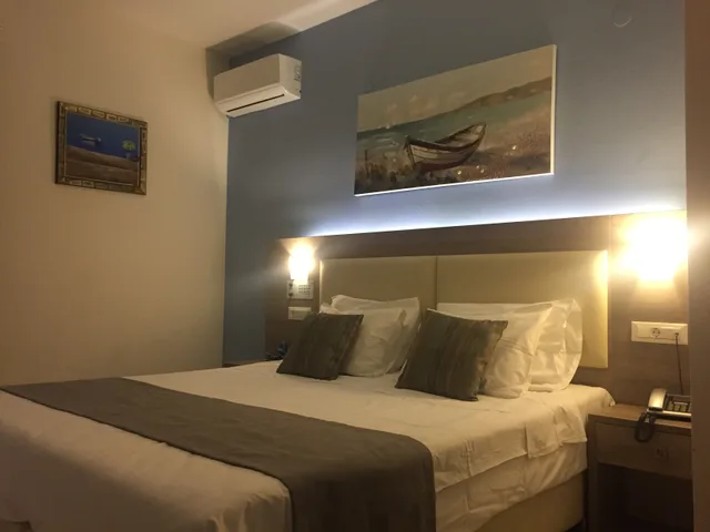 غرفة قياسية بسرير مزدوج أو سريرين منفصلين، Voula Hotel 1/4