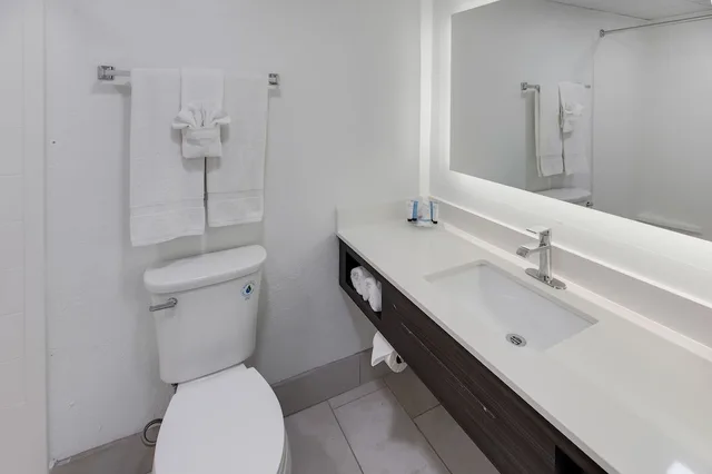 Standard, 2 Queen Beds, Ocean Front، Tropical Seas Hotel 3/4