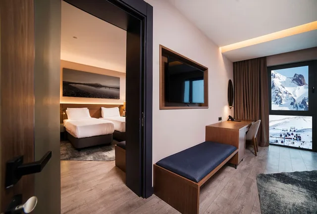 جناح بسرير كينج بإطلالة على الجبل بشرفة، Radisson Blu Hotel Mount Erciyes 6/10