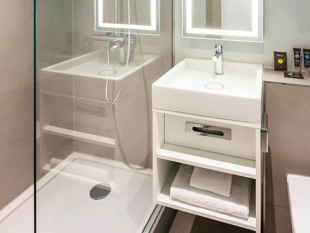 غرفة قياسية بسرير كوين، Novotel Amsterdam City Hotel 6/8