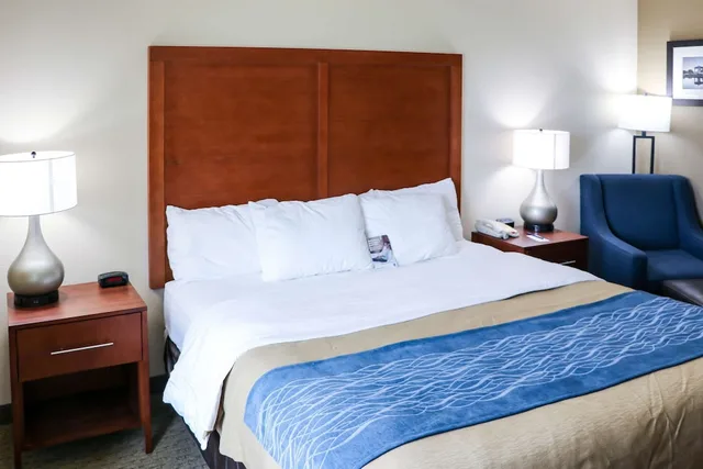 غرفة قياسية بسرير كينج، Comfort Inn and Suites Sikeston I-55 6/8