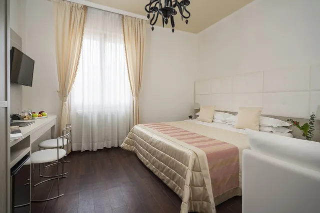 Double Deluxe, Hotel Re Enzo 7/10