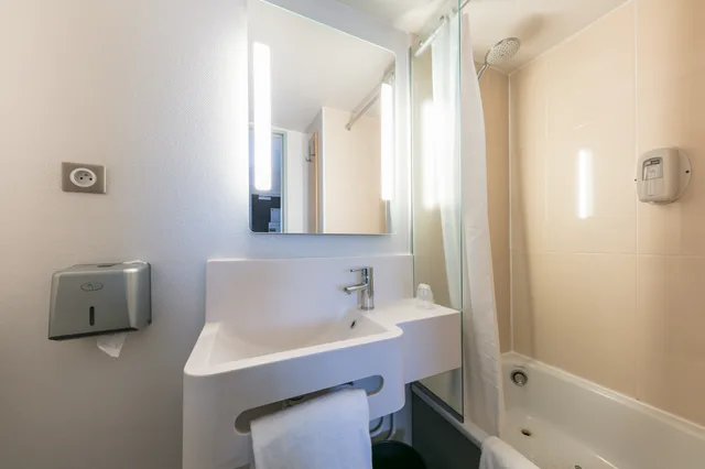 Standard, Double Bed, B&B Hotel Toulouse Cite de l'Espace Mouchotte 2/2