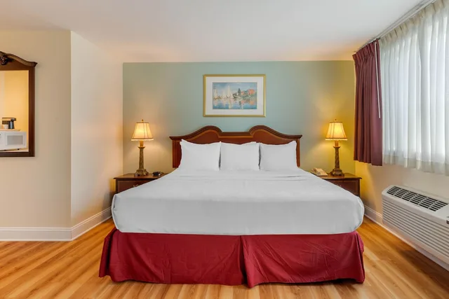 غرفة بريميير بسرير كينج لذوي الإعاقة، The Carriage House Inn Newport 1/5