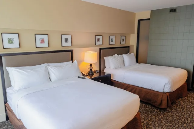 Deluxe, 2 Queen Beds, Legends Tower، Ballys Evansville Casino And Hotel 1/2