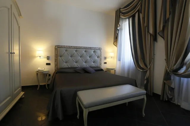 جناح جونيور، Hotel Castello di Septe 1/4