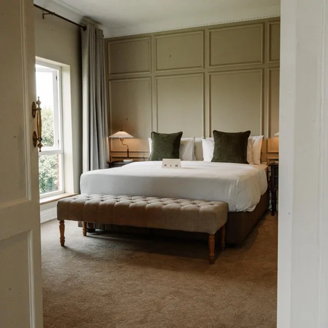 جناح بريميوم، Redlands Hotel 4/10
