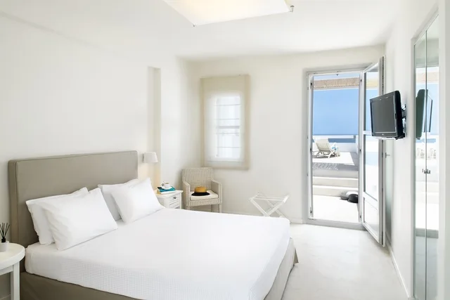 غرفة ديلوكس بسرير كوين بشرفة، AMMOS HOTEL 1/2