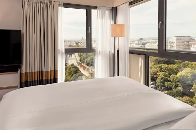 Park, Junior Suite, King Bed، Hilton Vienna Park 2/5