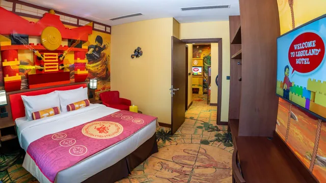 Theme, Family Suite, Ninjago, Sofa، LEGOLAND Hotel Dubai 2/4
