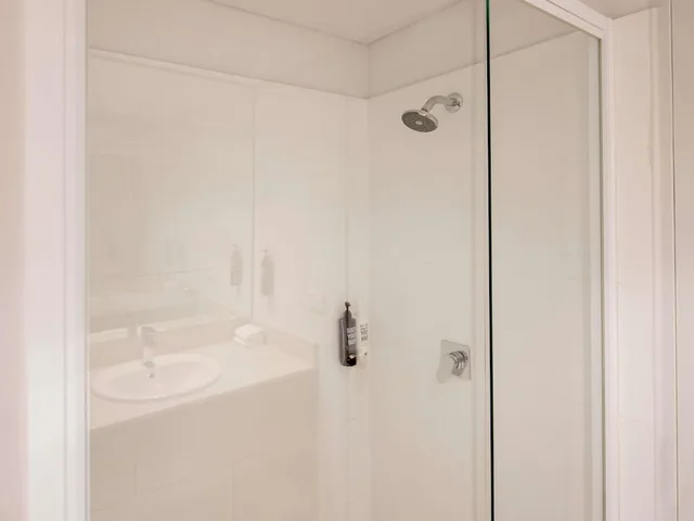Superior, Queen Bed, ibis Styles Sydney Central 9/9