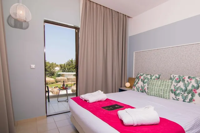 Deluxe, Twin Beds, Garden or Pool View، Lindos Breeze Beach Hotel 3/10
