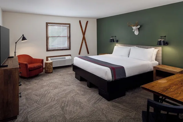Lodge, King Bed, Main Building, Accessible، The Lodge at Schroon Lake 2/3