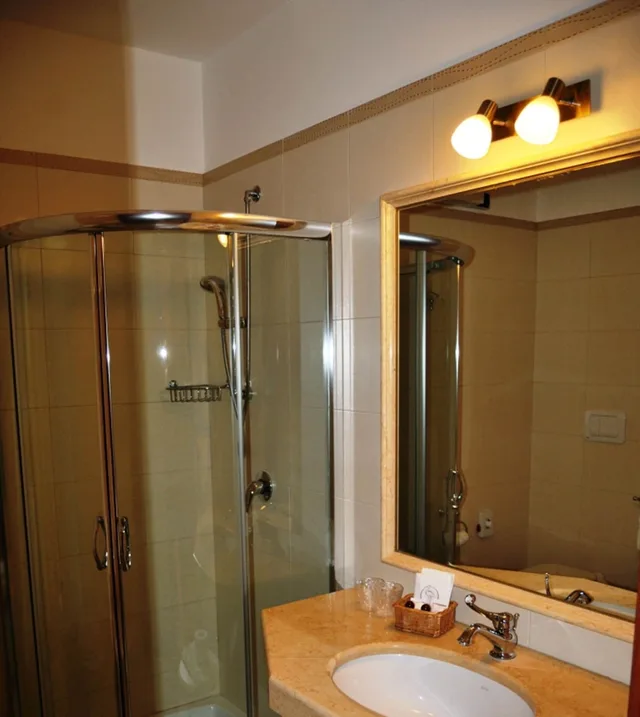 غرفة قياسية رباعية بأربعة أسرّة، Federico Ii Palace Hotel 1/2