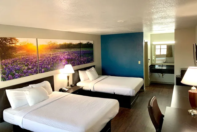 Deluxe, 2 Queen Beds, Days Inn By Wyndham Canton 2/10