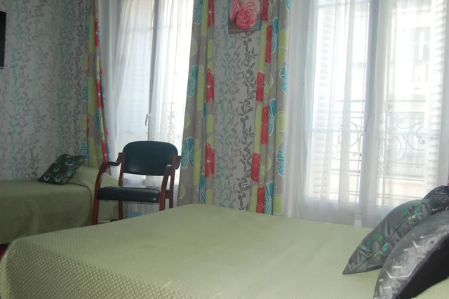 Room, Triple, 1 Double and 1 Single Bed, Hotel Jean Bart 4/5